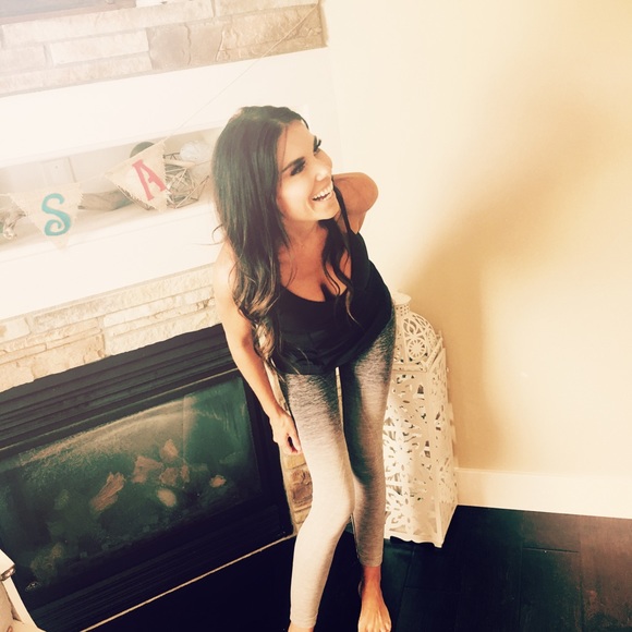 Meet your Posher, Crystal - Picture 3 of 5